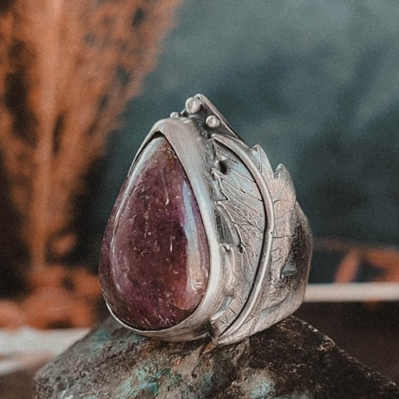 Acid Queen Ruby Oak Leaf Ring, Size 7.25 - Picture 13 of 14